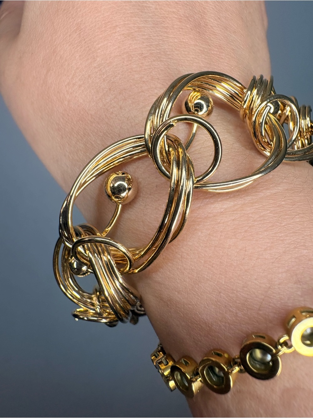 Elegant Gold-Tone Knot Link Vintage Bracelet - Women